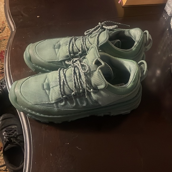 Green, very nice to wear - Picture 2 of 4